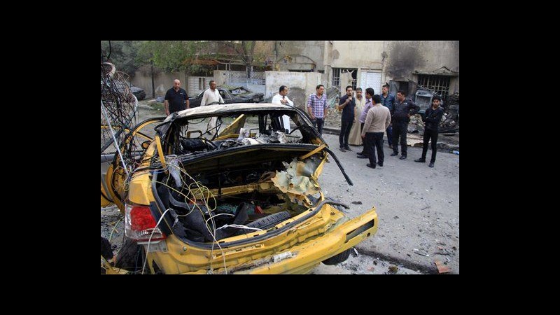 Iraq, autobomba in zona commerciale Baghdad: 3 morti, 11 feriti