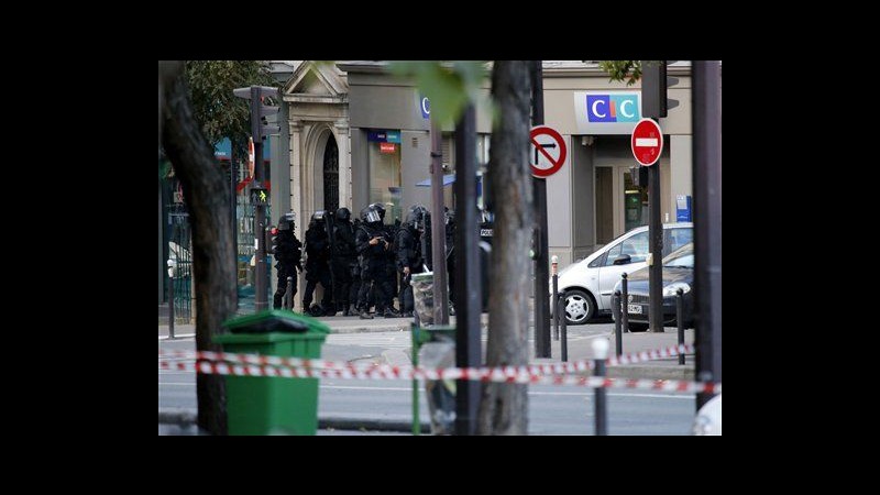 Francia, fine crisi ostaggi in banca Parigi: sequestratore si è arreso