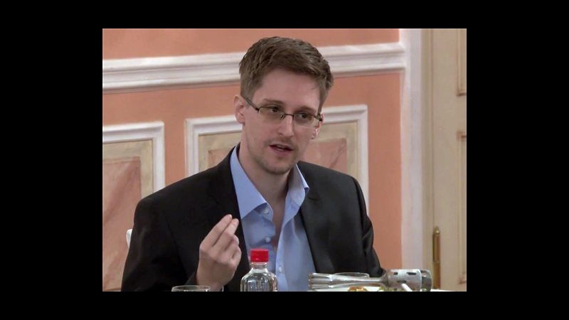 Caso Nsa, Snowden: Non ho portato documenti segreti in Russia