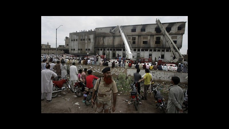 Pakistan, saliti a 191 morti in incendi fabbriche Karachi e Lahore