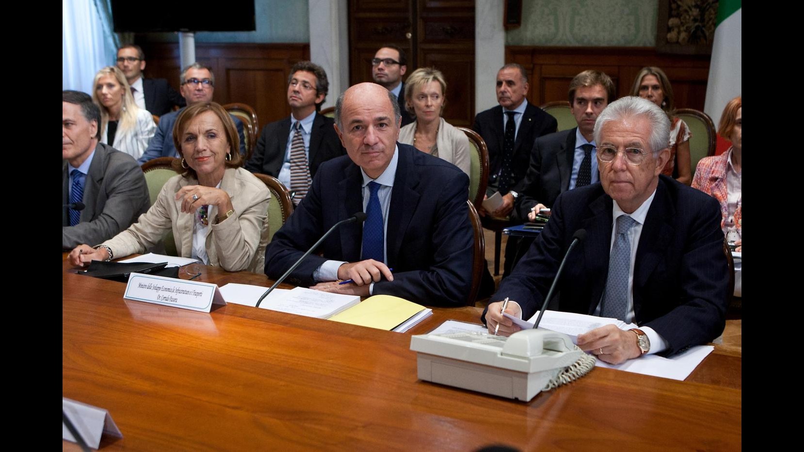 Crisi, Passera: Margini per aumento salari, ma più produttività