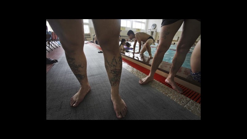 Cina rivede divieto ingresso a infetti Hiv in piscine e saune pubbliche