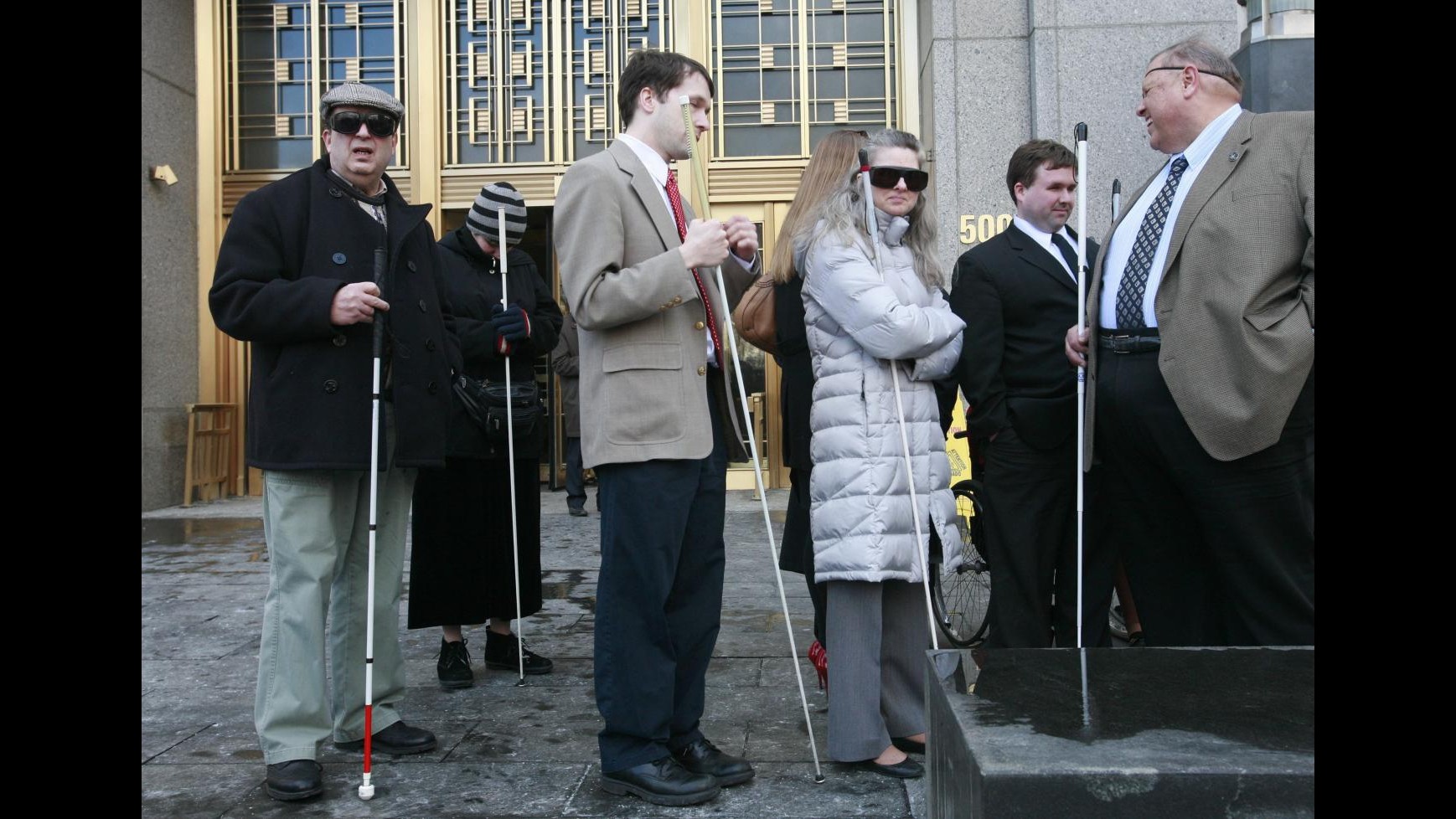 Macerata, falso cieco incastrato mentre gioca a videopoker: denunciato