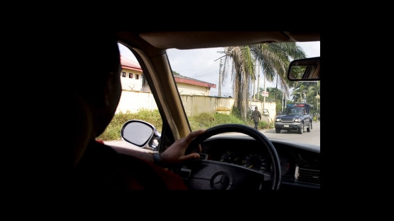 Nigeria, polizia islamica: Stop ad abiti indecenti per conducenti taxi