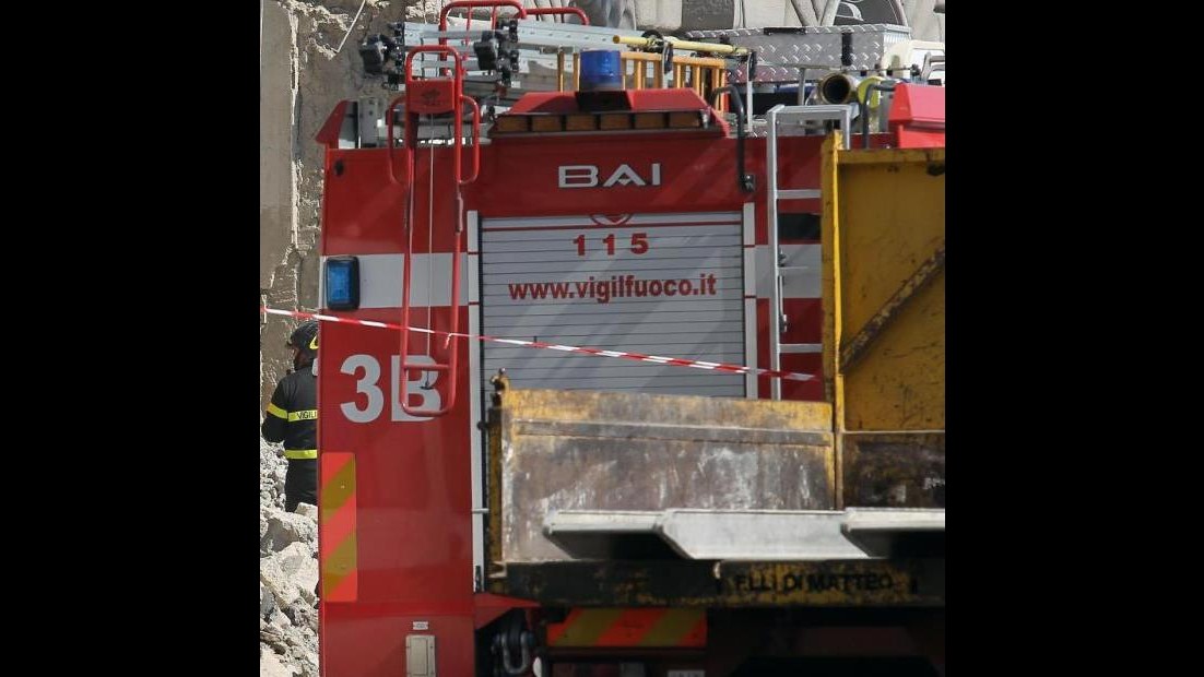Taranto, crollo solaio cantina sociale: una persona sotto macerie