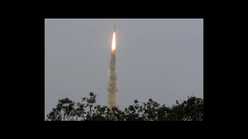 India, lancio di due satelliti segna la centesima missione spaziale