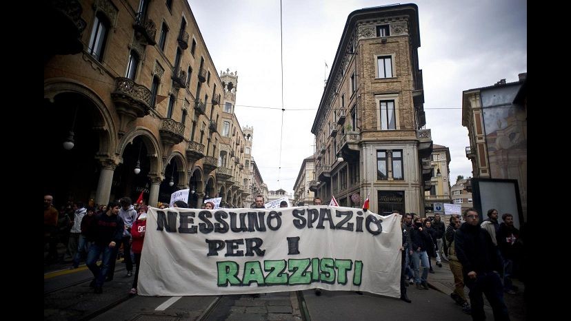 Immigrazione, scontri a Torino durante corteo Lega nord