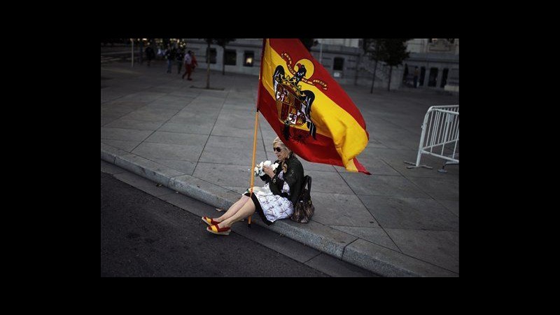 Spagna, migliaia in piazza a Barcellona contro indipendenza Catalogna