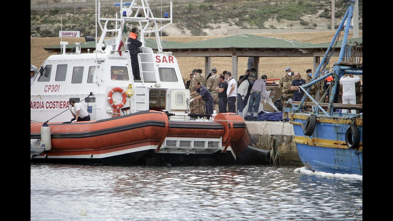 Sbarchi, altri due barconi con 180 persone soccorsi a sud di Lampedusa