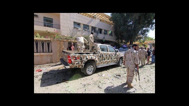 Libia, autobomba esplode vicino consolato Svezia: nessuna vittima