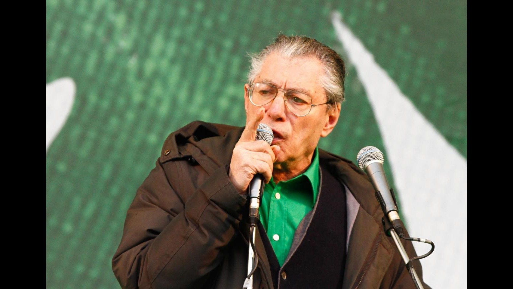 Immigrazione, Bossi: Battaglia comune con Grillo? Vedremo