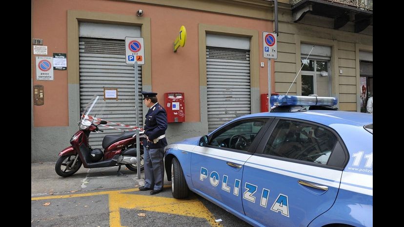 Bologna, svuotavano i conti correnti rubando codici: 4 arresti
