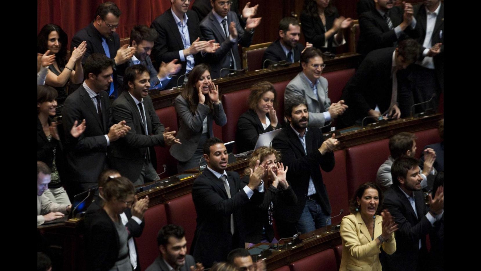 Finanziamento partiti, aula sospesa. M5S a deputati: Siete dei ladri