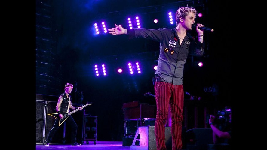 Green Day su concerto annullato per malore: Dura cantare mentre vomiti