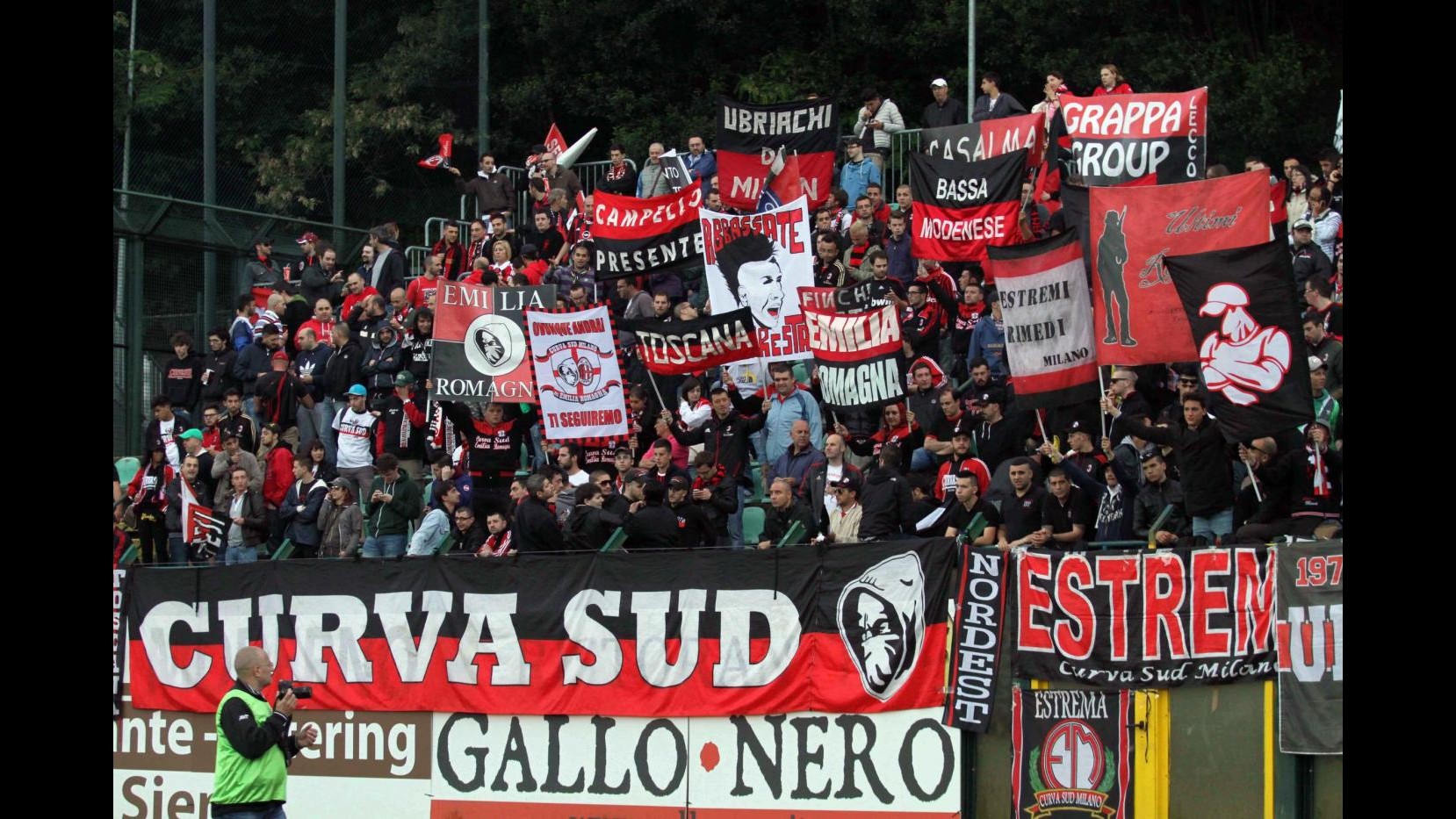 Tifosi Milan contro chiusura stadio: Vogliono una Serie A a porte chiuse