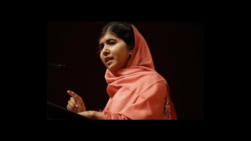 In libreria l’autobiografia di Malala: da ‘Ugly Betty’ alla politica