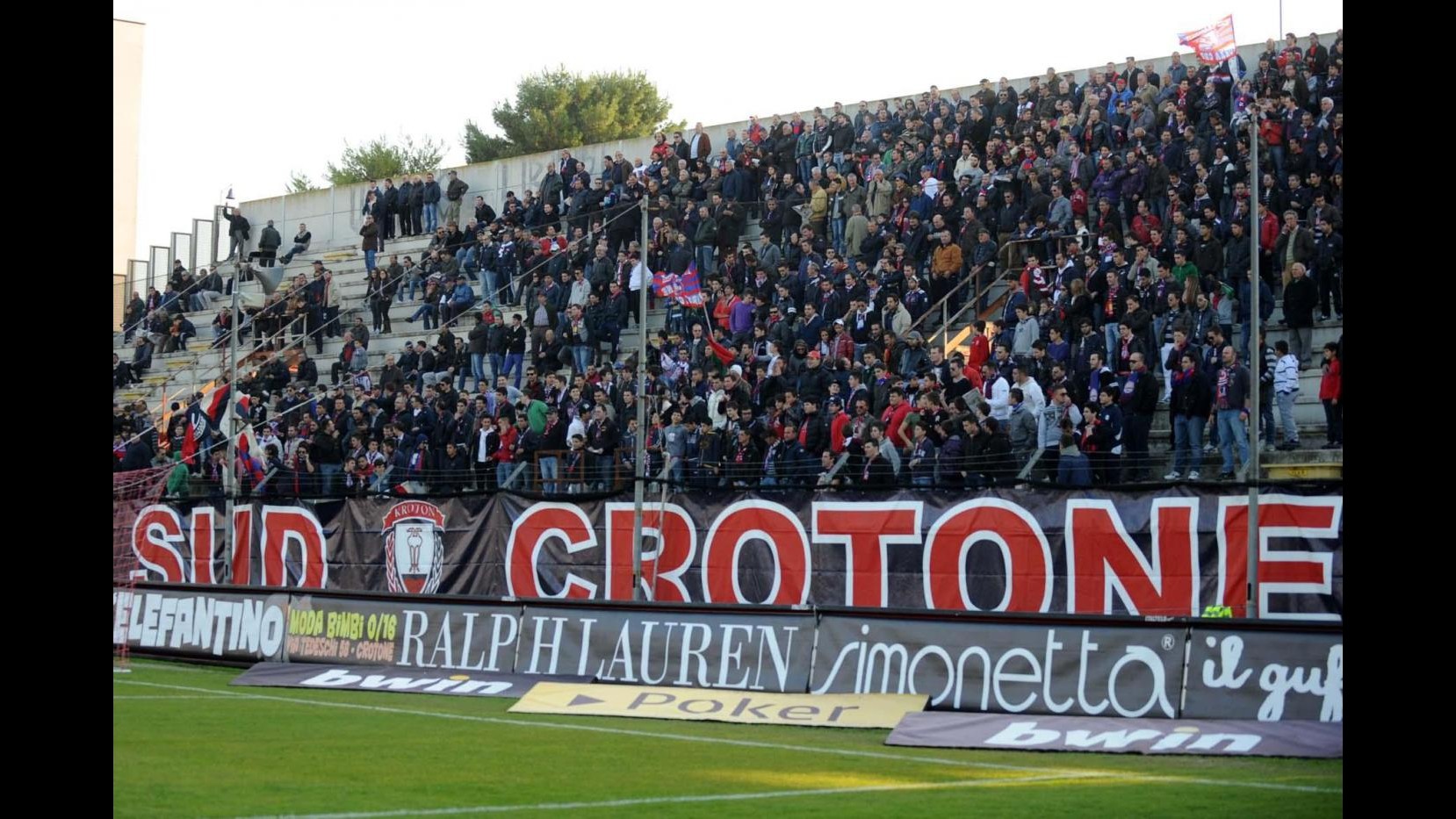 Serie B, tifosi Crotone in aiuto dei terremotati di Mirandola