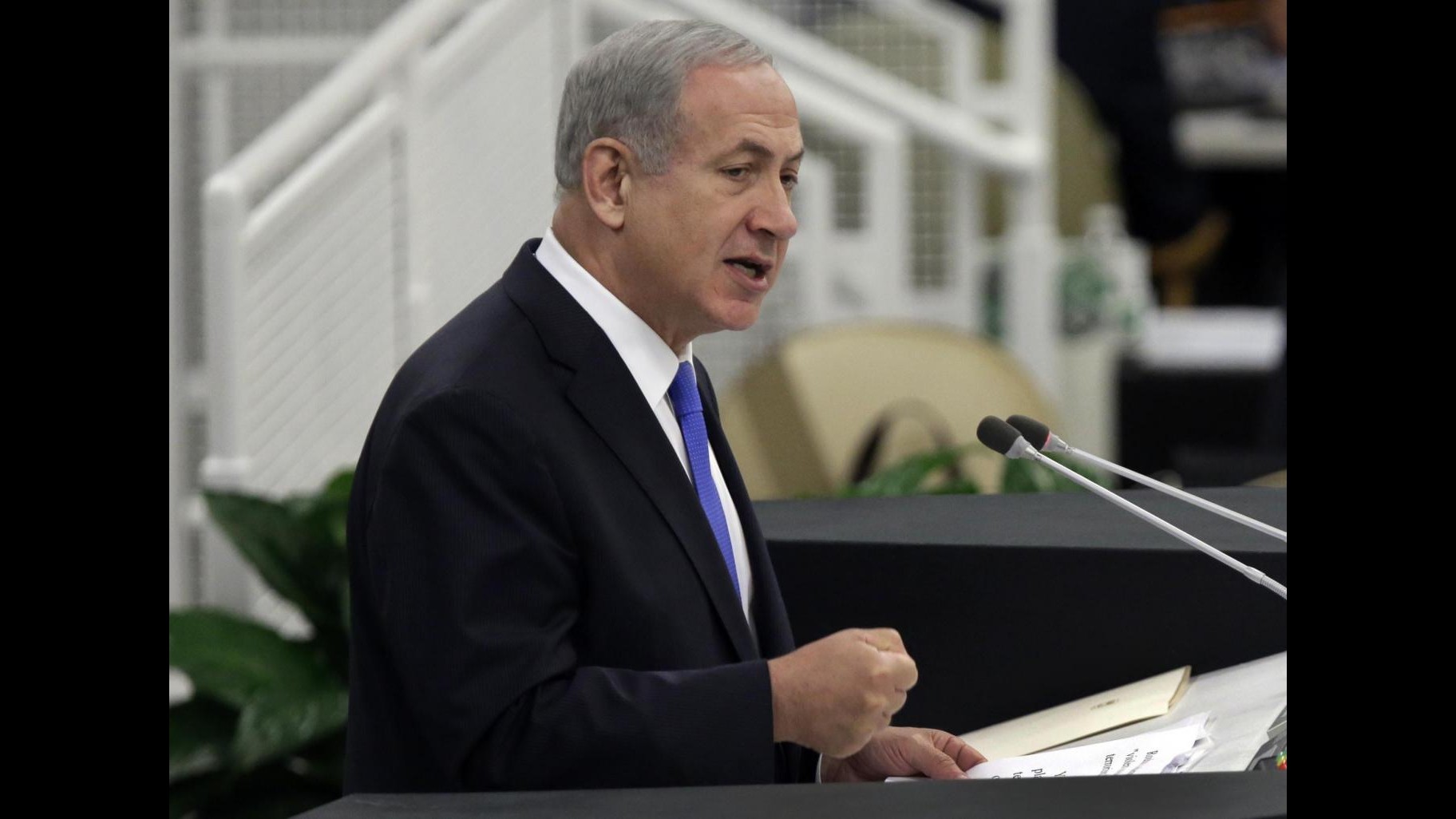 Iran, utenti internet contro Netanyahu: Siamo liberi di indossare jeans