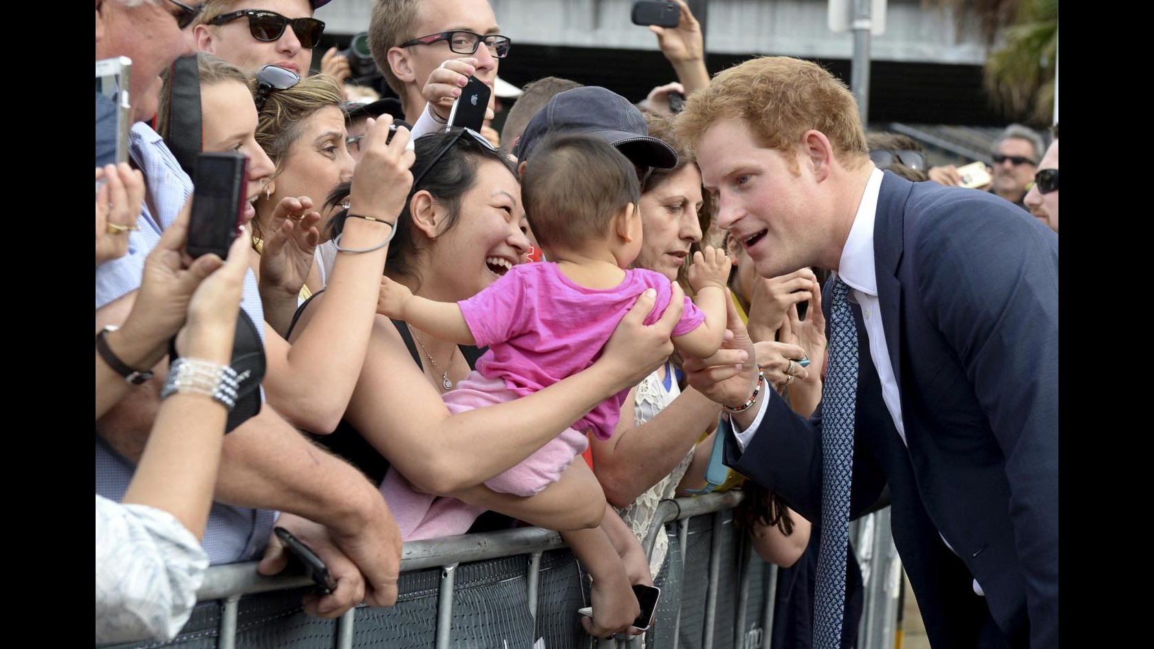 Harry mette la testa a posto: in vista forse le nozze con Cressida