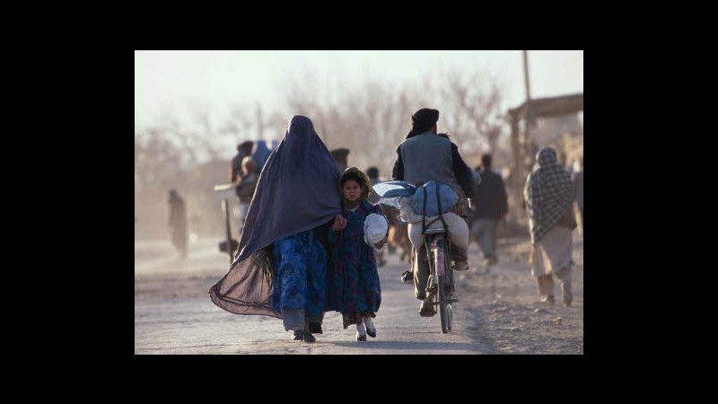 Afghanistan, attentato suicida a un funerale: 25 morti