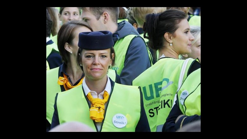 Germania, scioperi degli steward Lufthansa a Berlino e Francoforte