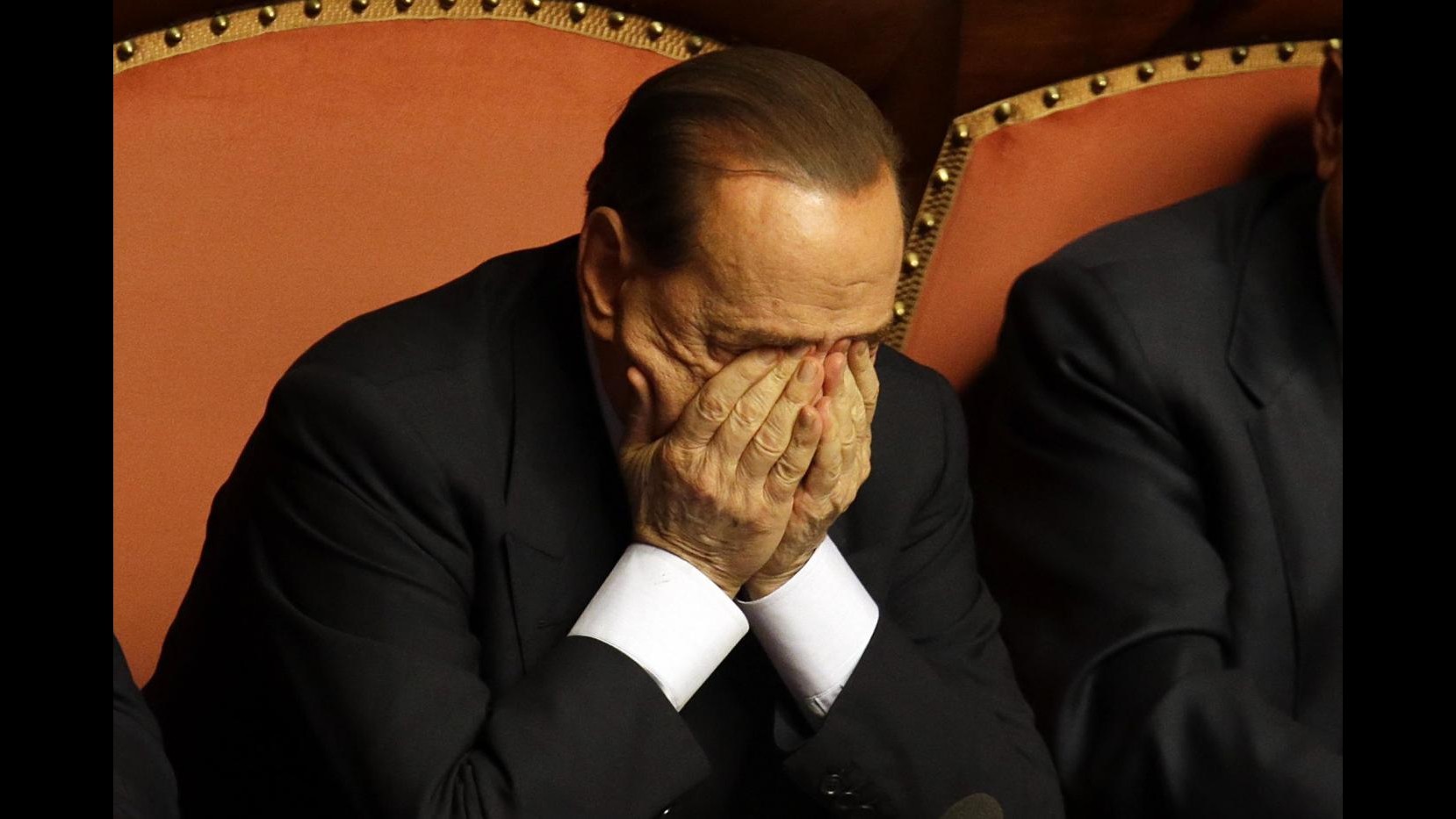 Berlusconi: Decisione indegna, vogliono eliminarmi. Democrazia colpita al cuore