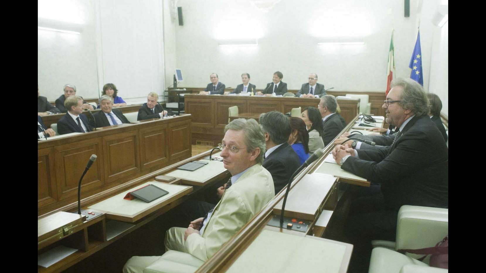 Giunta Senato dice sì a decadenza di Berlusconi da senatore. Cavaliere: Vogliono eliminarmi