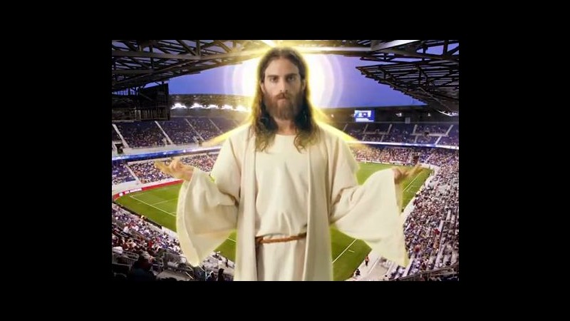 Calcio, Gesù scende in campo: spot censurato per non offendere fedeli