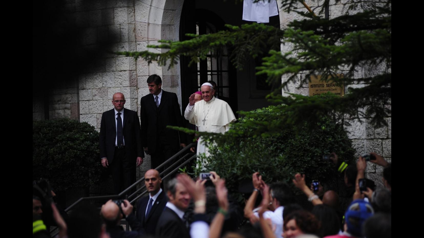 Sbarchi, Papa: Oggi è il giorno del pianto