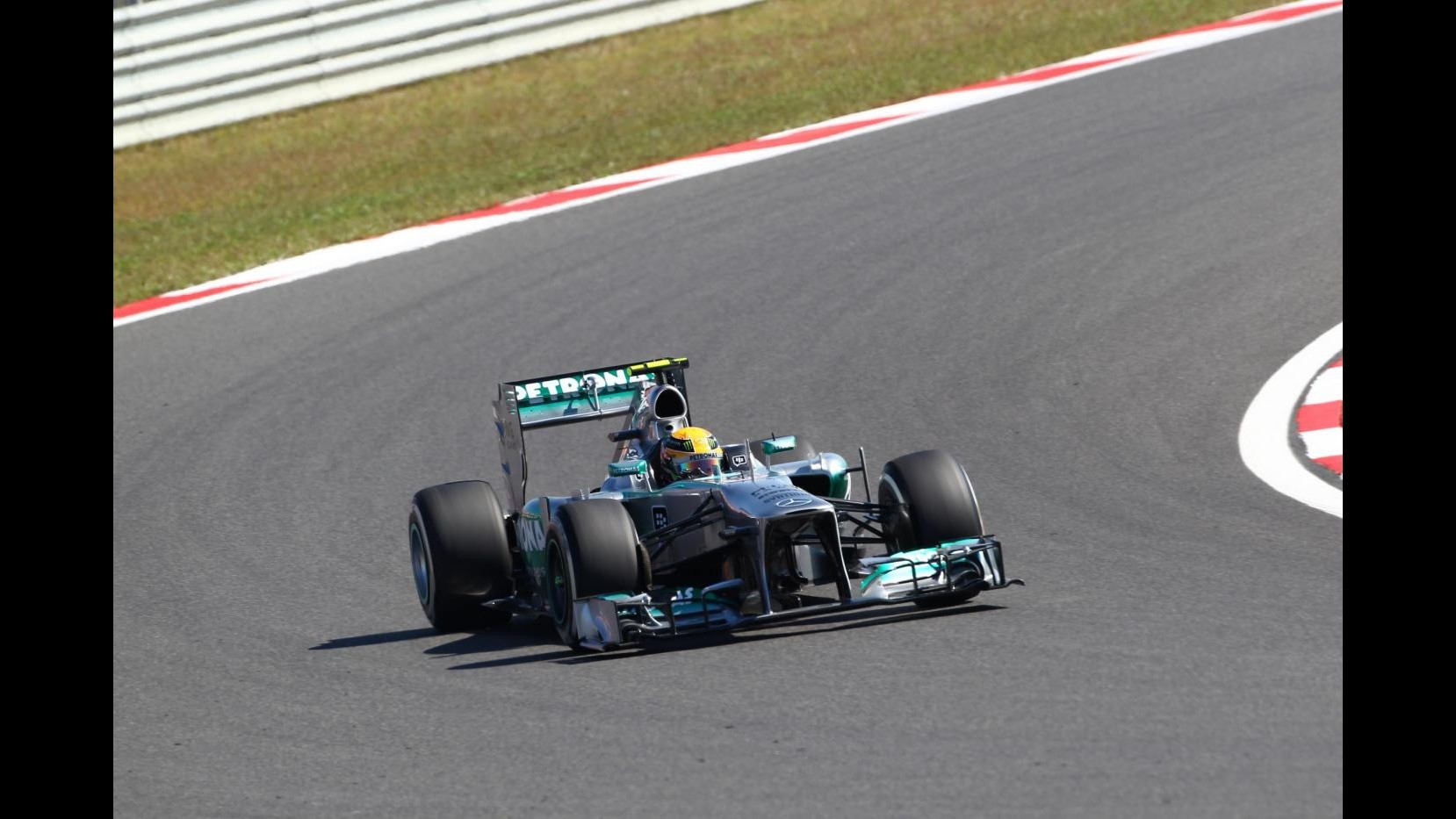 F1, Gp Corea: Hamilton comanda seconde libere davanti a Vettel. Quinto Massa,  Alonso settimo