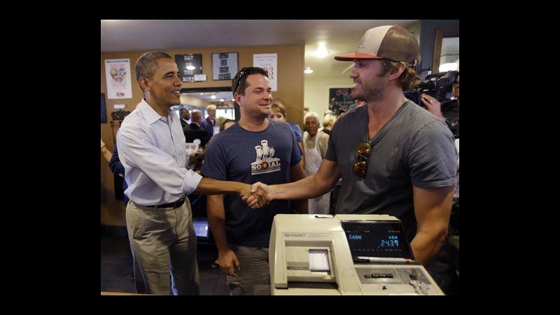 Usa 2012, Obama fa tappa in ristorante in Colorado e parla con clienti