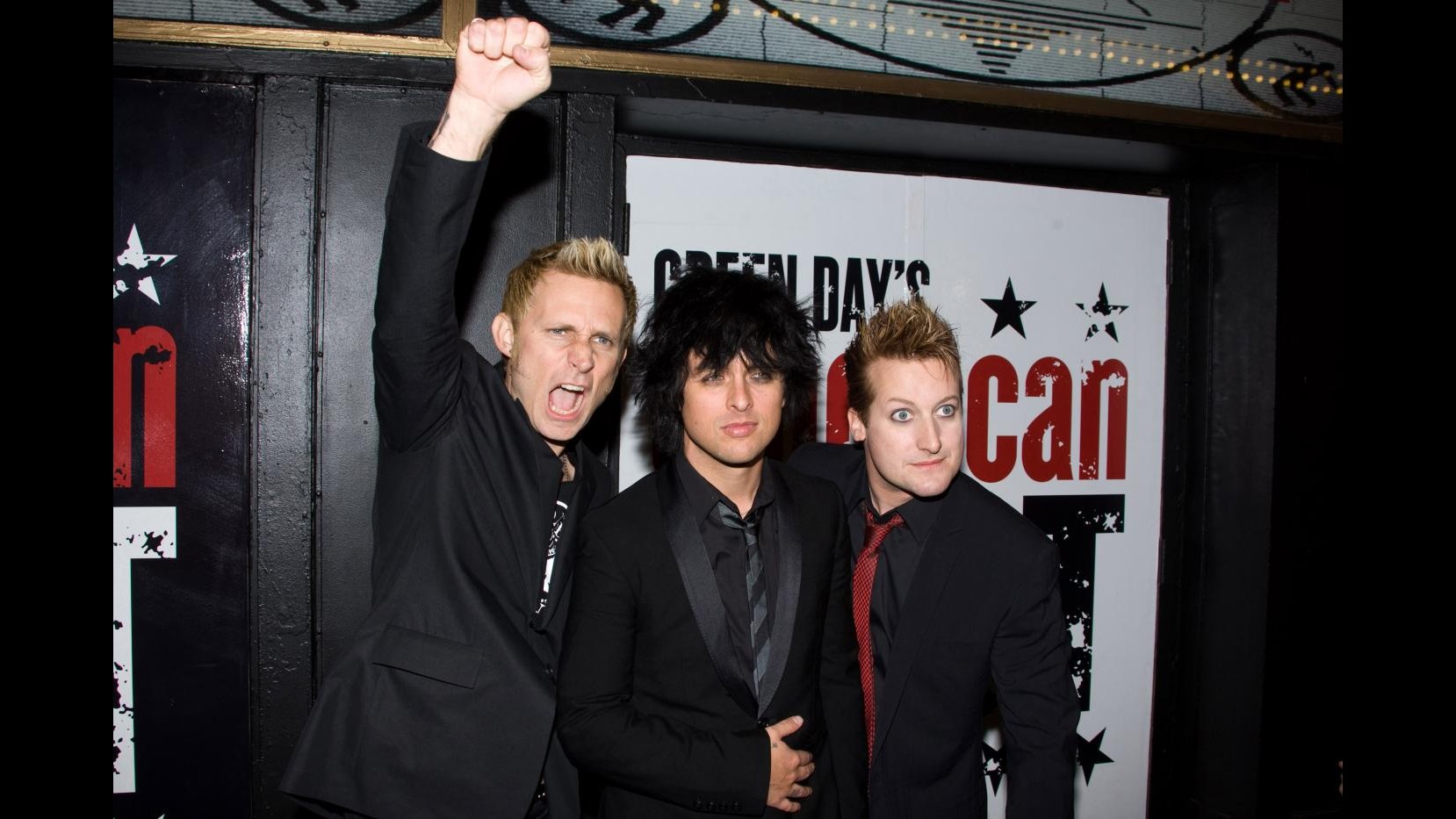 Billie Joe dei Green Day lascia ospedale Bologna dopo malore