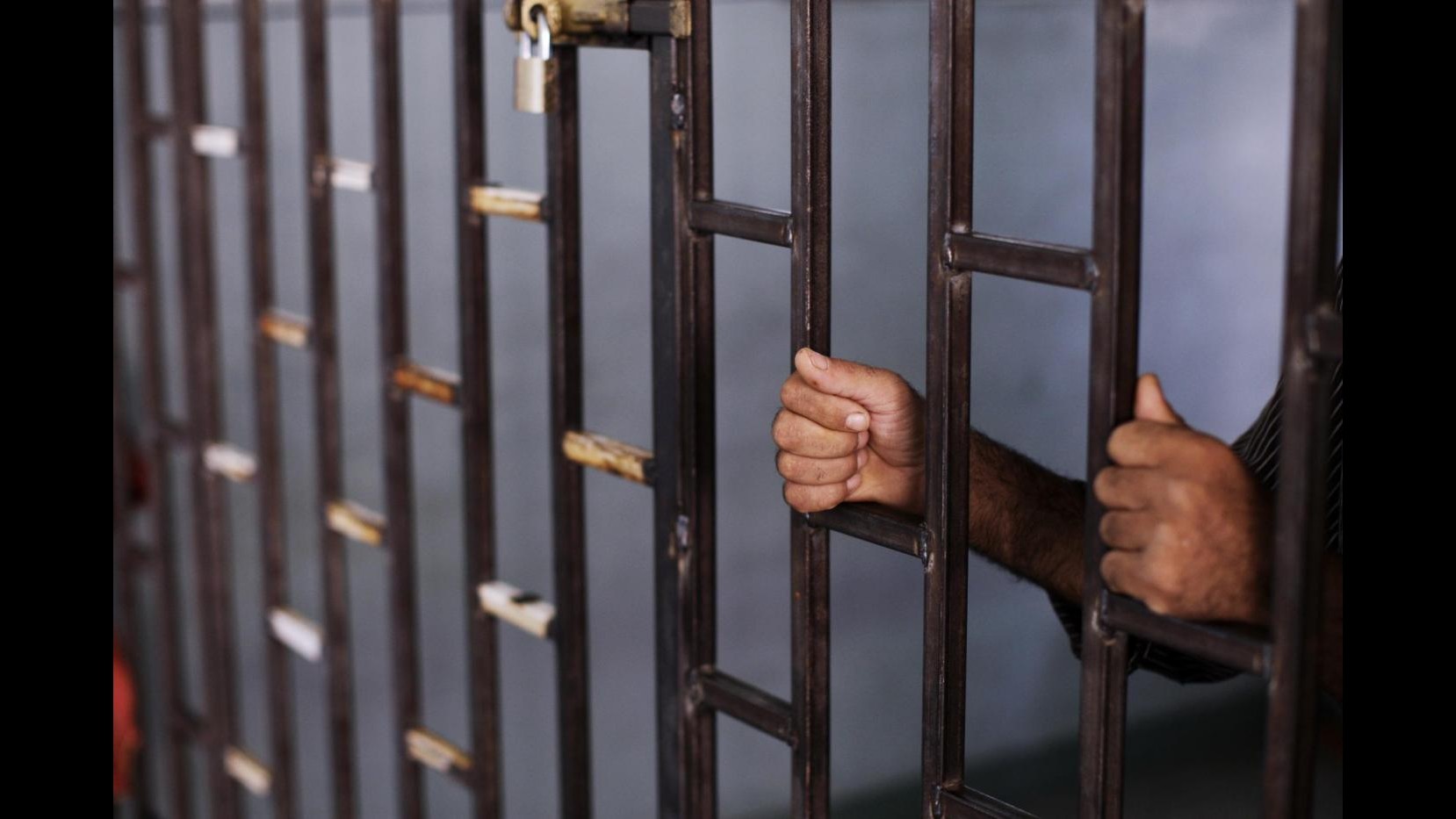 Siria, Hrw: Decine migliaia oppositori detenuti illegalmente da regime