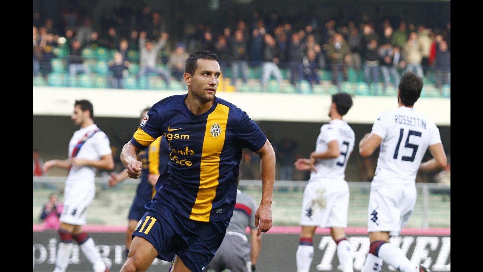 Verona, la favola continua: supera Cagliari 2-1 e resta in zona Champions