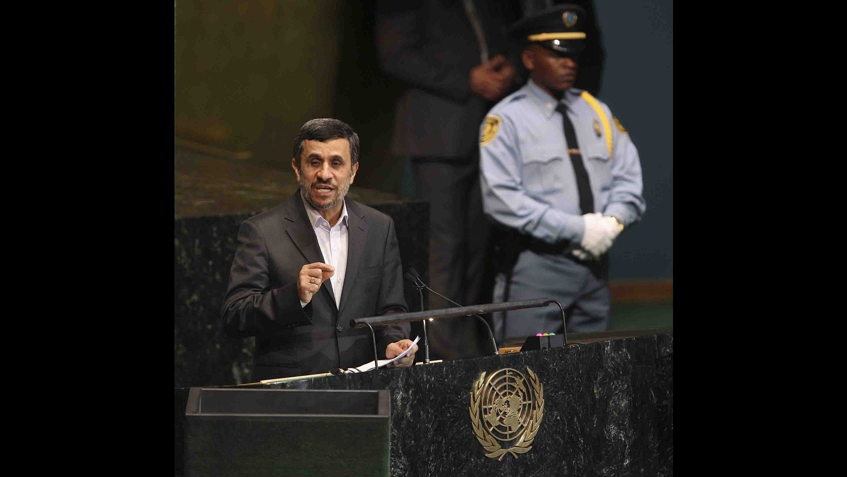 Iran, Ahmadinejad: Non è troppo tardi per dialogo con Usa