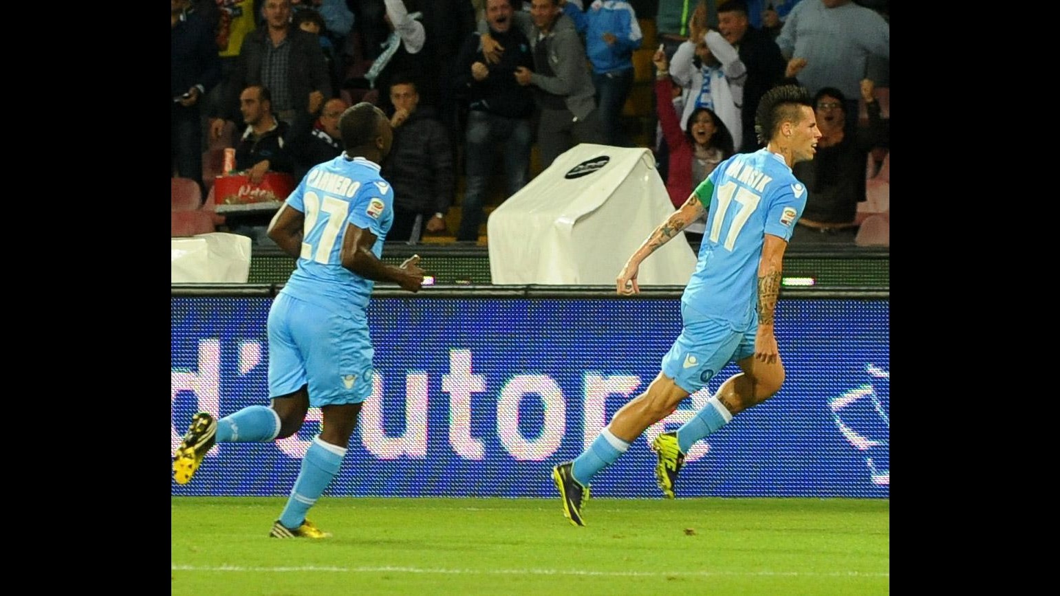 Serie A, Callejon-Hamsik lanciano Napoli: 2-1 al Catania