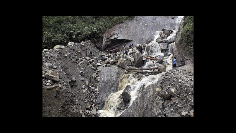 India, 32 morti per alluvioni e frane nel nordest, un mln senza casa