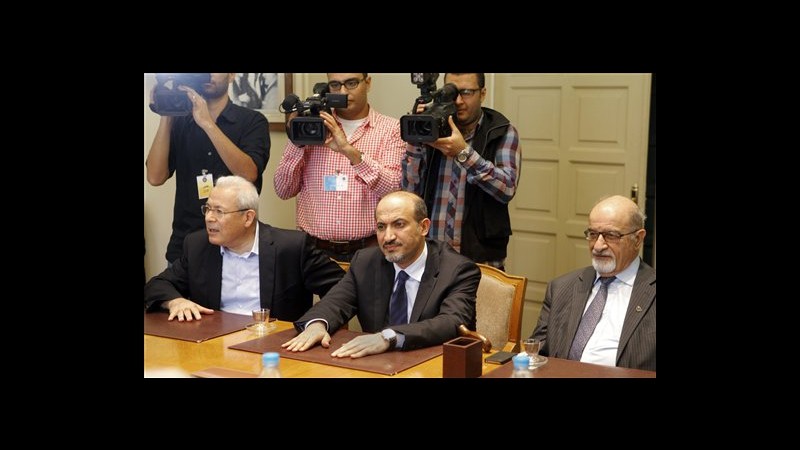 Siria, al Cairo incontro fra leader Cns e Lega araba su Ginevra 2