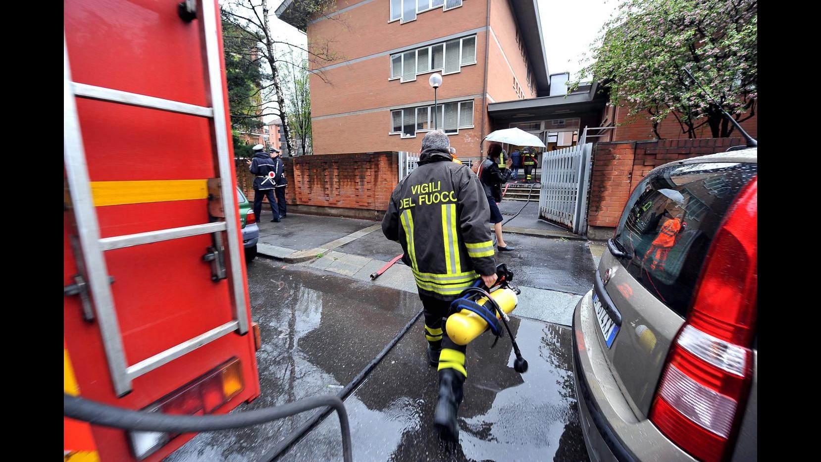 Esplosione di una caldaia in una scuola romana, un operaio ferito