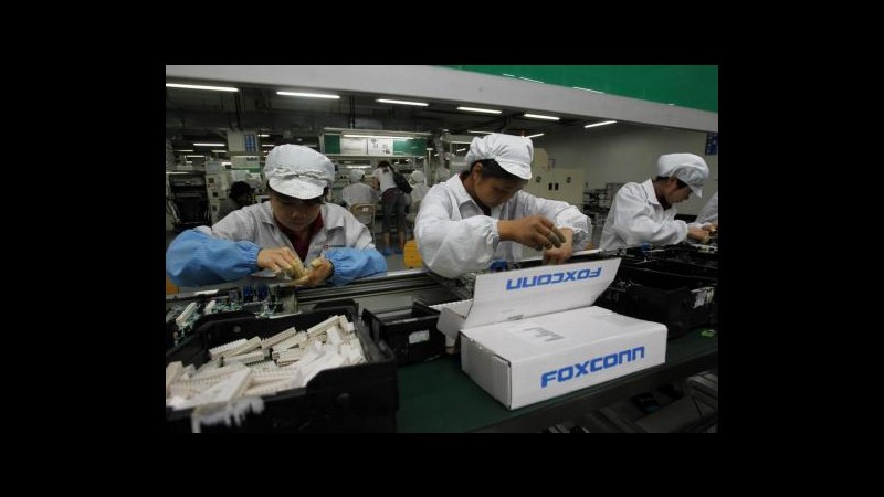 Cina, rissa tra 2mila operai Foxconn, produttrice per Apple: 40 feriti