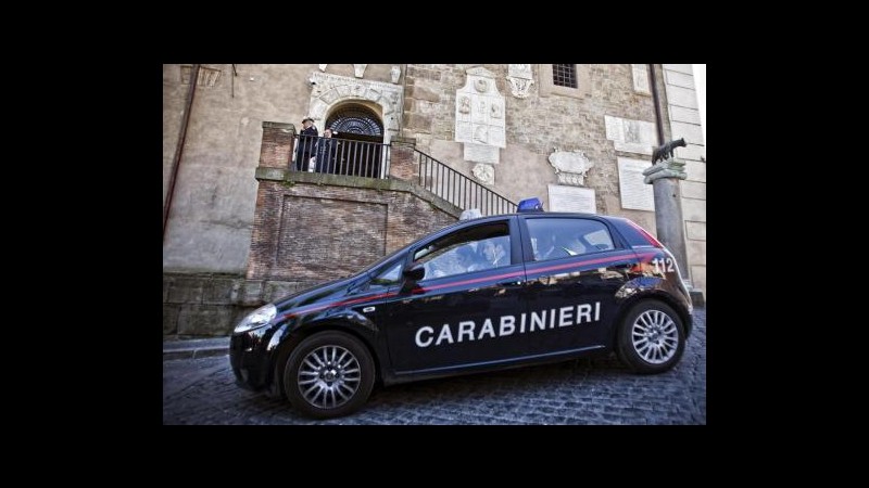 Napoli, fuggono all’alt carabinieri e vanno fuori strada: 2 in manette
