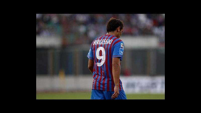 Catania, frattura al perone per Bergessio, out 2 mesi. Chiellini si scusa: Volevo prendere la palla