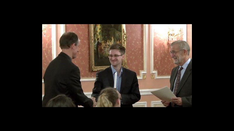Caso Nsa, avvocato: Snowden ha trovato lavoro a sito web russo