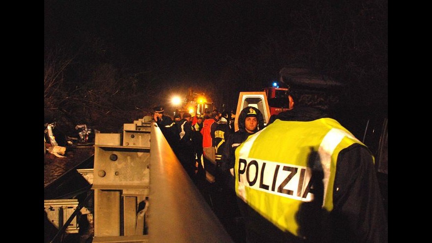 Firenze, doppio incidente stradale sull’A1: un morto e 20 feriti