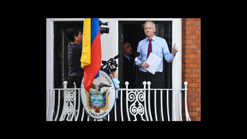 Ecuador valuta spostamento Assange in sua ambasciata in Svezia