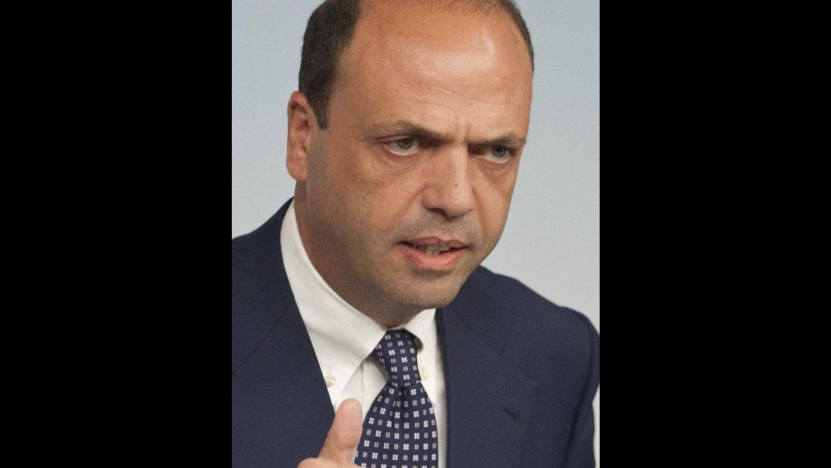 Berlusconi, Alfano: Voto palese sopruso Pd-Sc-M5S, battaglia in aula