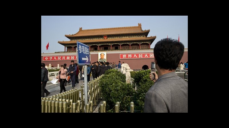 Cina, schianto piazza Tienanmen: 8 i ricercati, 7 sono dello Xinjiang