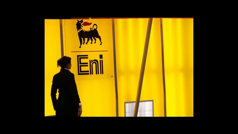 Eni, cala produzione ma sale utile. Scaroni: al via buy back