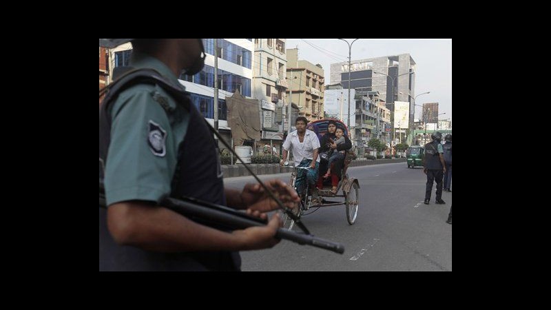 Bangladesh, polizia spara a manifestanti a Kutubdia: 2 morti