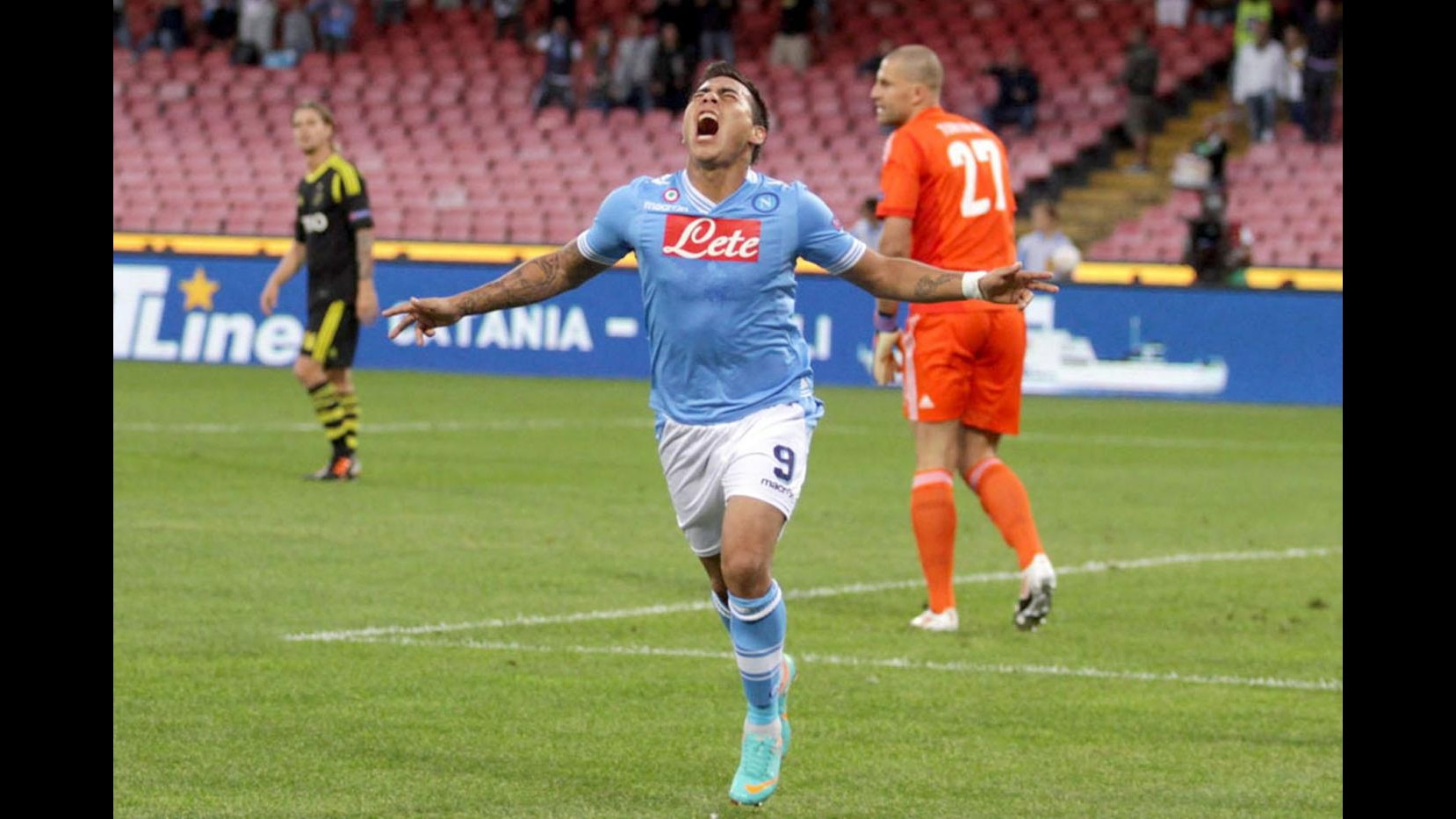 Europa League, Vargas show: Napoli travolge Aik Solna 4-0